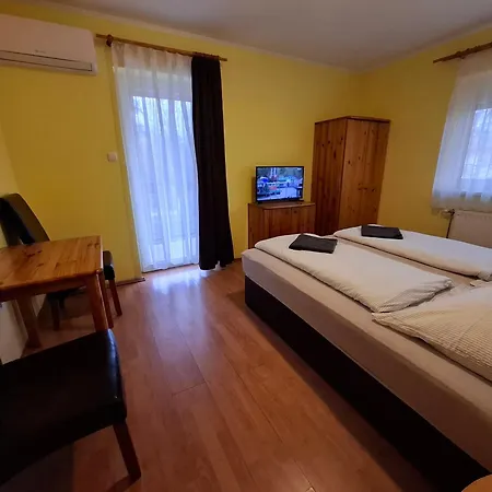 Ilona Apartmanhaz *