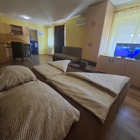 Ilona Apartmanhaz *