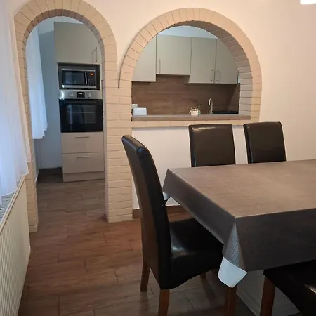 Ilona Apartmanhaz Apartament