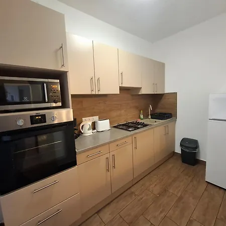Ilona Apartmanhaz *