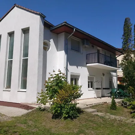 Ilona Apartmanhaz *