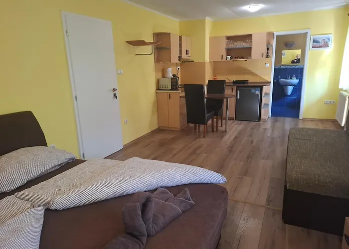 דירה Ilona Apartmanhaz שיופוק