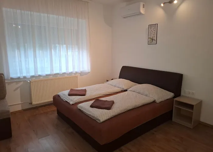 Ilona Apartmanhaz שיופוק