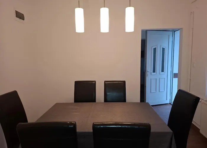 Ilona Apartmanhaz דירה שיופוק
