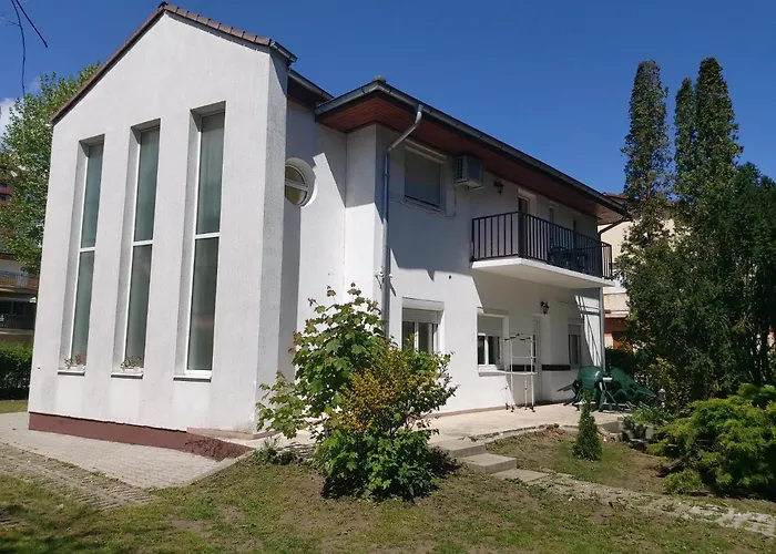 Ilona Apartmanhaz *